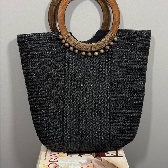 Elegant Black Woven Tote Bag with Wooden Handles - Picture 3 of 11